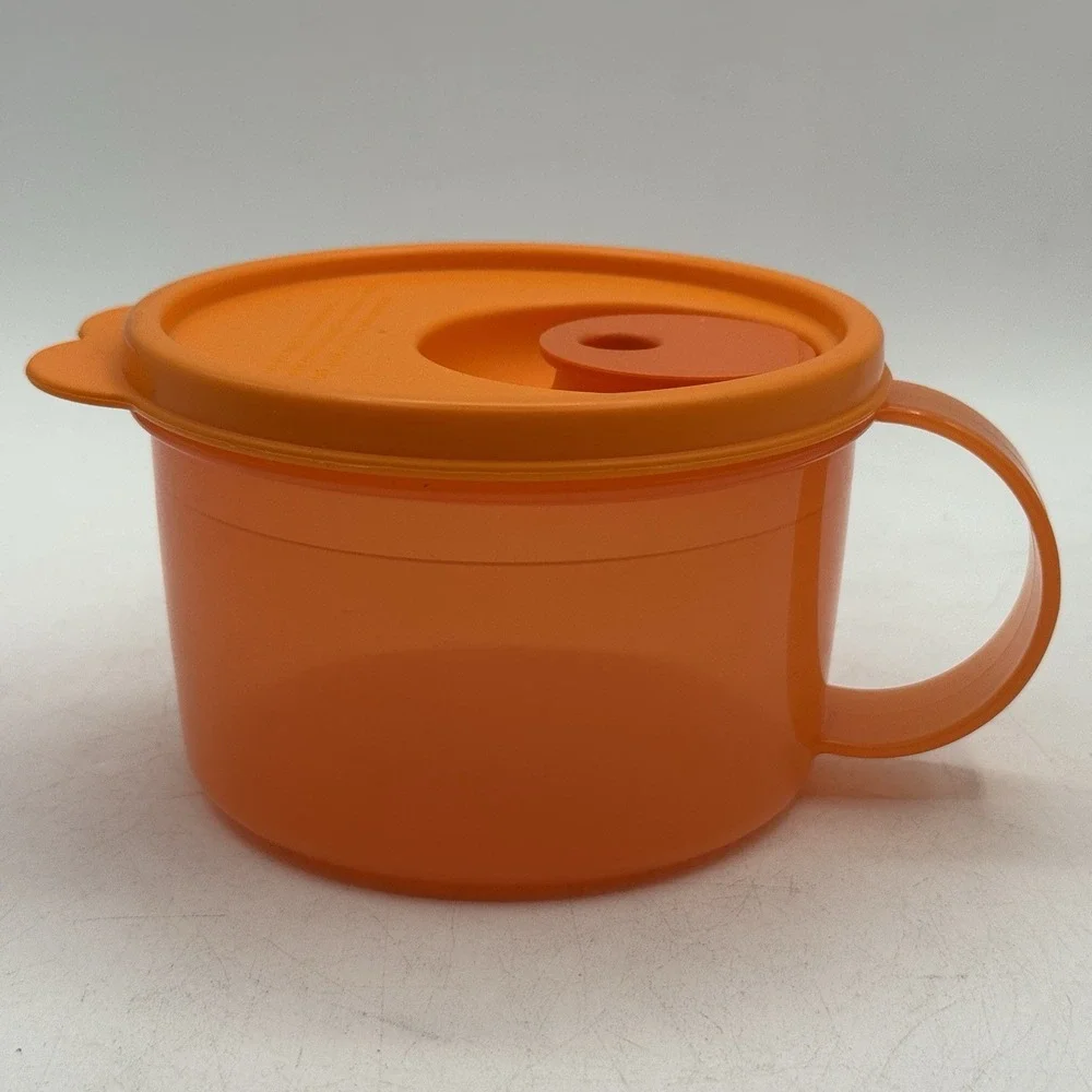 Tupperware 3155A-1 Microwavable 16 oz Soup Mug W/Vented Spout Lid -‎ Orange